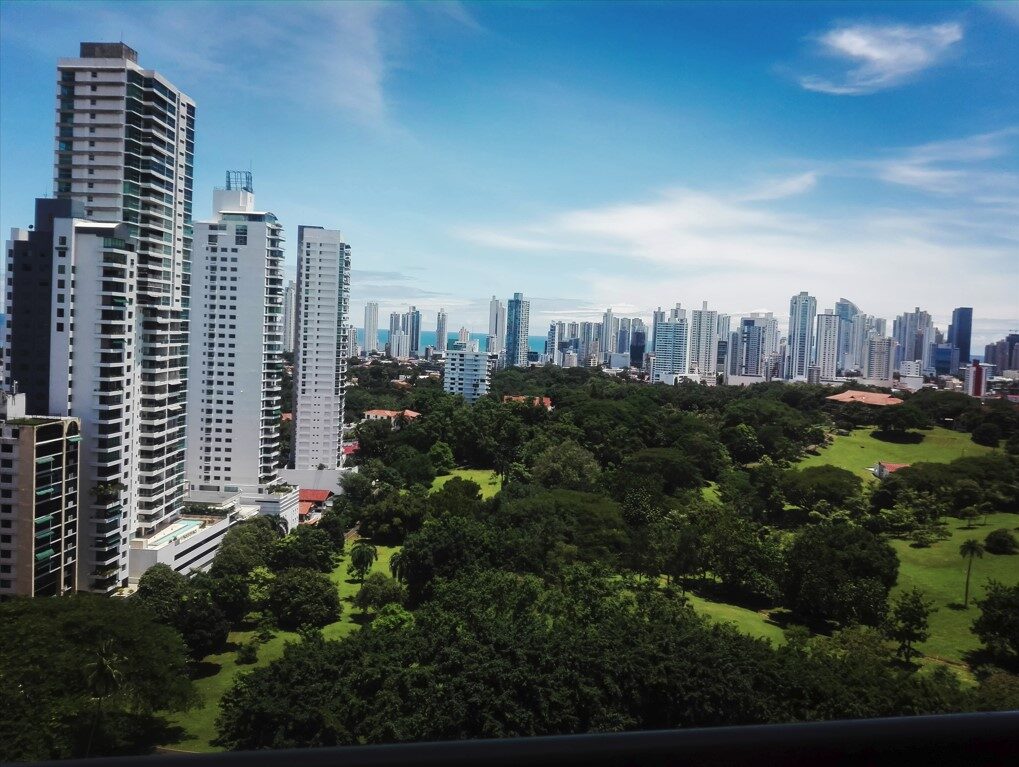 Cuáles son las razones para invertir en el extranjero Una mirada hacia el mercado inmobiliario de Panamá