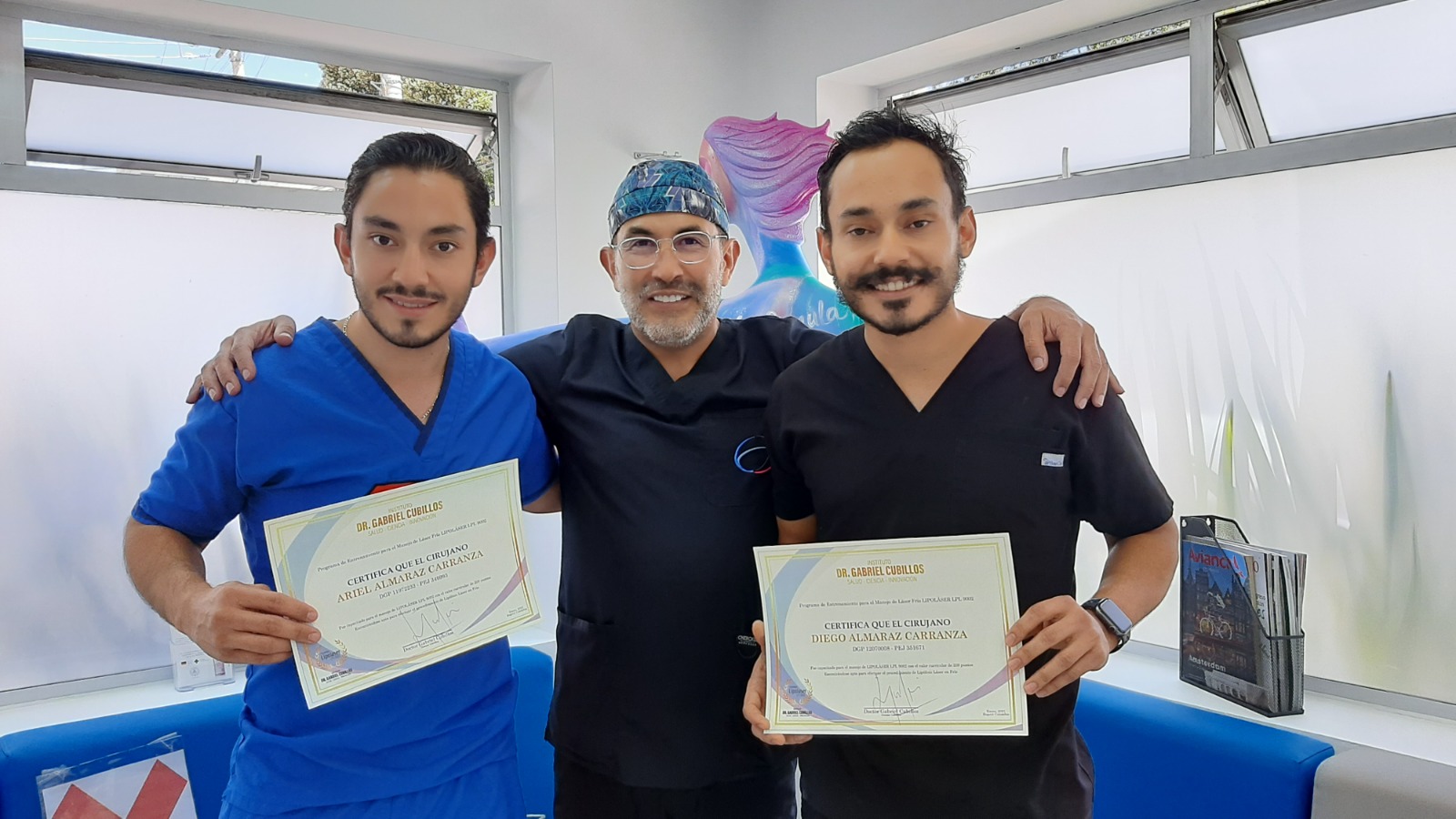 Si vives en España y estás buscando un tratamiento de rejuvenecimiento facial, la clínica del Doctor Cubillos en Bogotá ofrece los mejores resultados