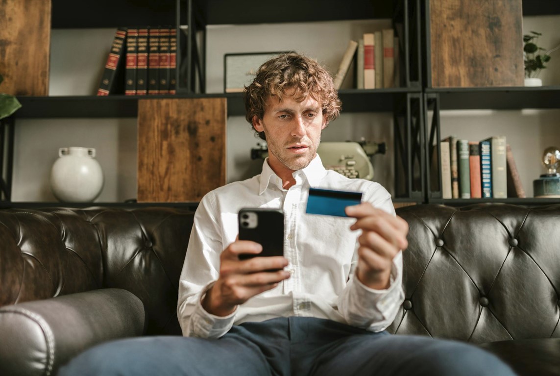 Emisión de tarjetas de seguro en PVC en Colombia: AK Digital garantiza rapidez y satisfacción a los asegurados