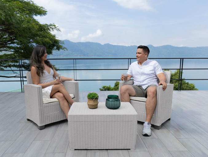 ¿Por qué los muebles de plástico para exterior son ideales para zonas costeras en Costa Rica?