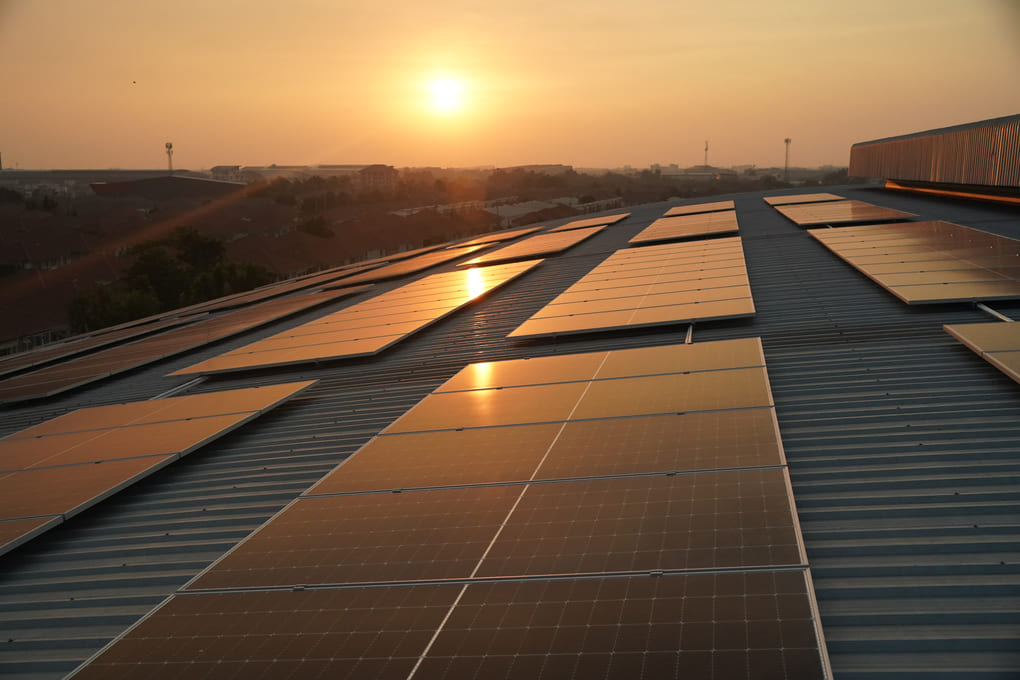 Cómo los paneles solares aumentan el valor de tu propiedad en Panamá