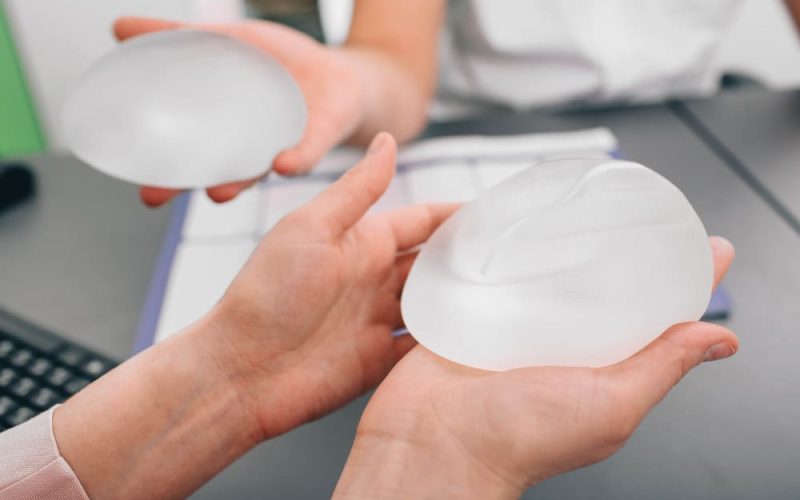 Implantes de senos: opciones disponibles y cuál se adapta mejor a ti